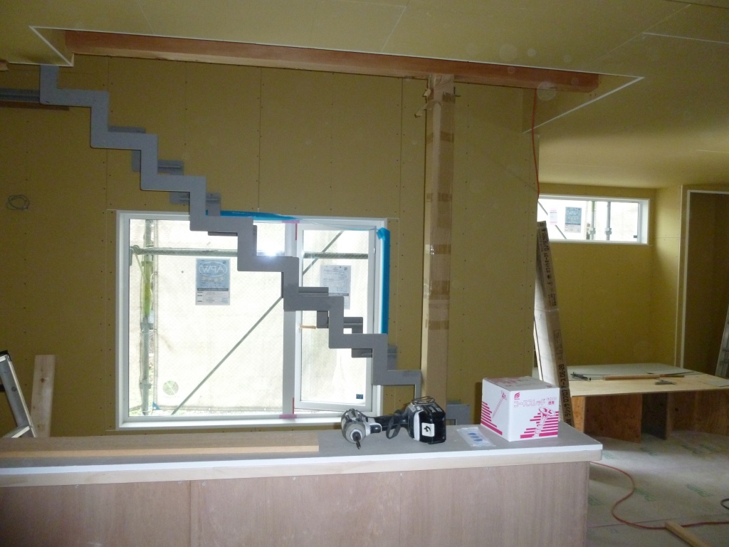 造作スチール階段のフレームを設置しました