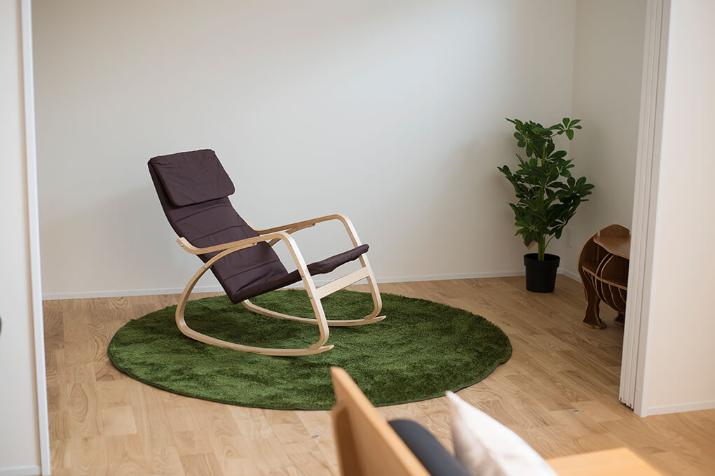 吹き抜けリビングに家族が集う家