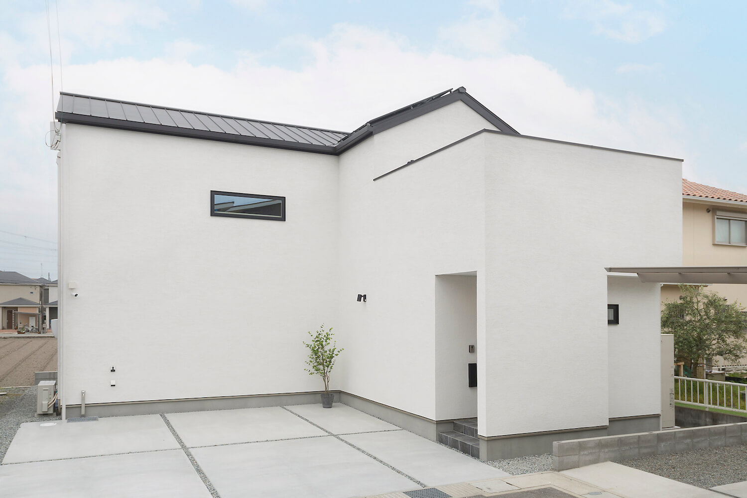 吹き抜けリビングに家族が集う家